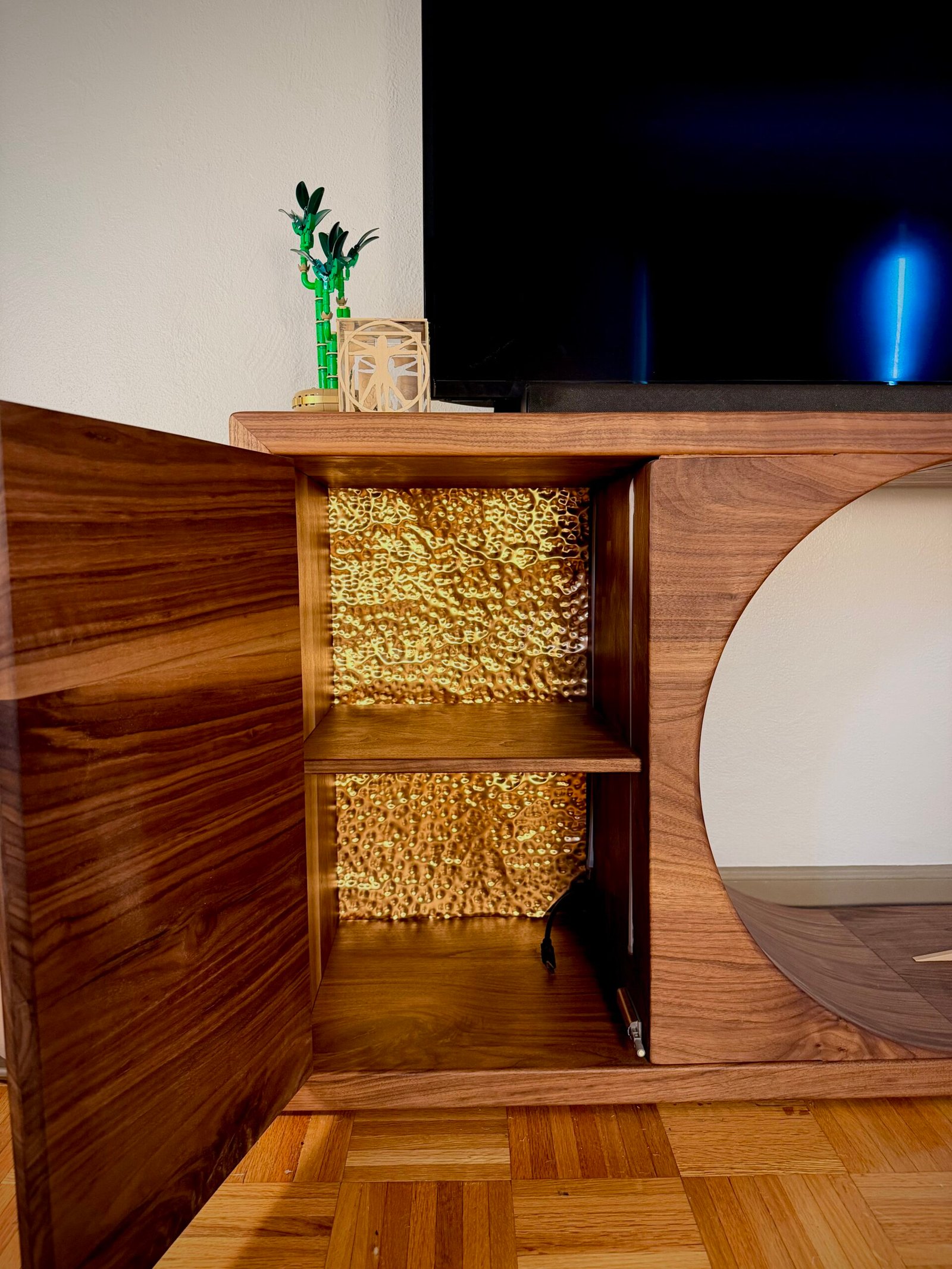 Ligne d’Or TV Unit lifestyle view